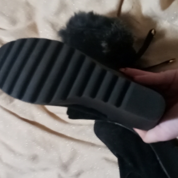 Boots - Picture 4 of 5